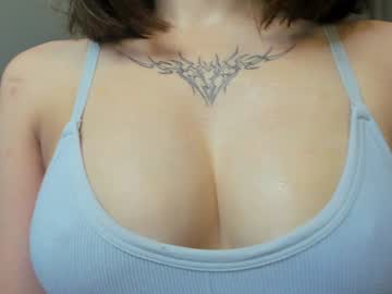 girl
        gladysacreman cam image #4403773