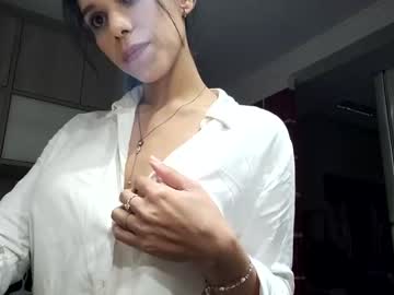 girl
        yourbonie cam image #1081433