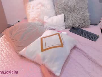 girl
        marianajeyss cam image #2744442