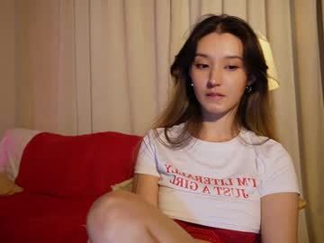 girl
        sarasuo cam image #6846202