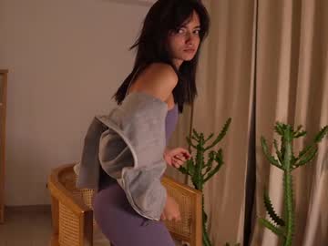 girl
        ellelure_ cam image #6634324