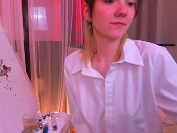 girl
        raypeach cam image #571043