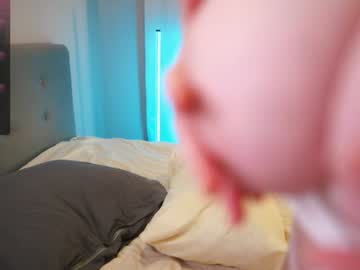 girl
        ettennayt cam image #6073678