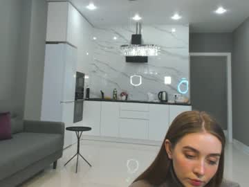 girl
        susanwests cam image #2712436