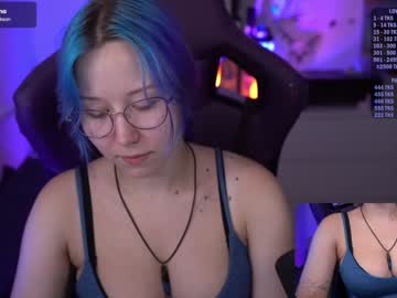 girl
        blue_mooncat cam image #4707724