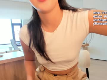 girl
        daily_love cam image #4323558