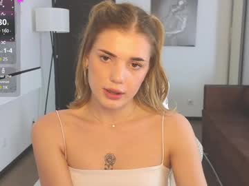 girl
        adri_dream cam image #6570500