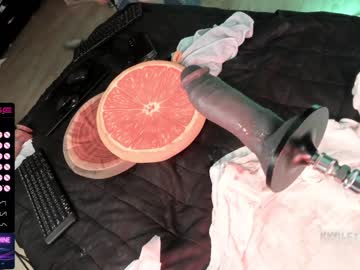 girl
        kkole17 cam image #1130316