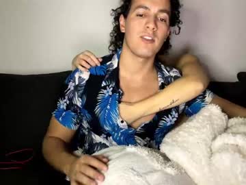 couple
        chulo33333 cam image #3021547