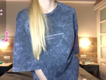 girl
        callme_star cam image #4161130