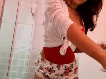 girl
        yourbonie cam image #1070983