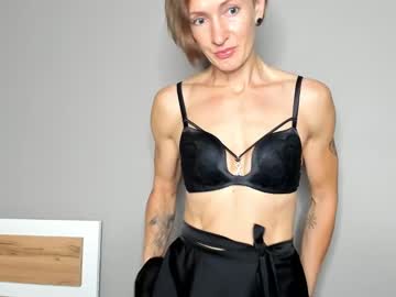 girl
        dorothy_meyer cam image #2018687