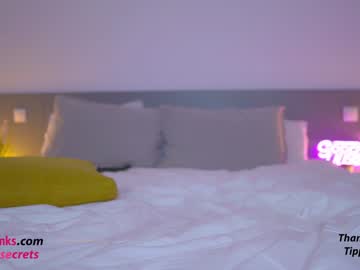 girl
        miss_ak cam image #917650