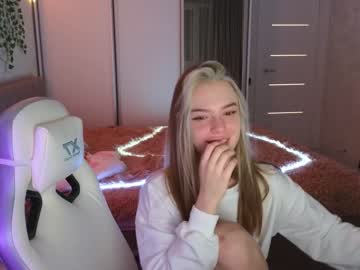 girl
        cyberslime cam image #2861683
