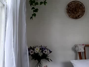 girl
        littlegreekflower cam image #2288194