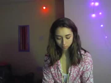 girl
        pink_veil cam image #1857758