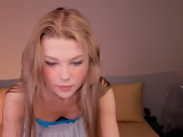 girl
        reall_cutiey cam image #2377812