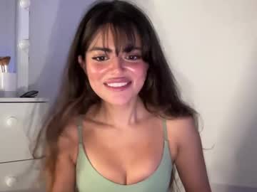girl
        poutyselena cam image #4286821