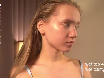 girl
        lyly_bambi cam image #5834059