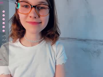 girl
        maureenbruster cam image #3922349