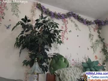 girl
        aliceriverscam cam image #4702105