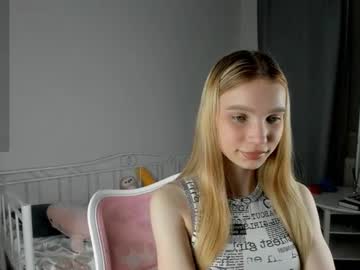 girl
        solsticea cam image #6531244