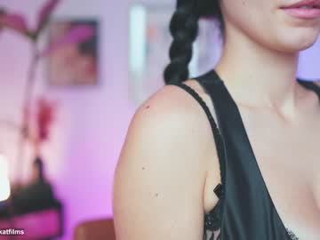 girl
        katdreams cam image #2474123