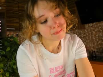 girl
        udelaborom cam image #3825886