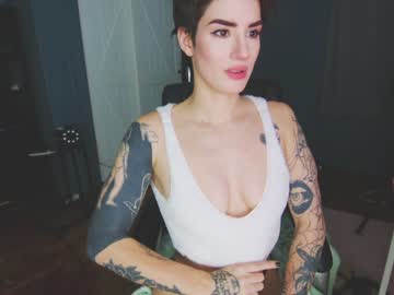 girl
        aynmarie cam image #2519569