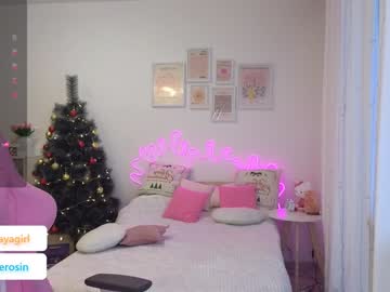 girl
        maya_blonde18 cam image #5870856