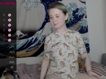 girl
        yoliverse cam image #372335
