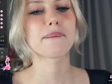 girl
        audreycarvin cam image #6610411