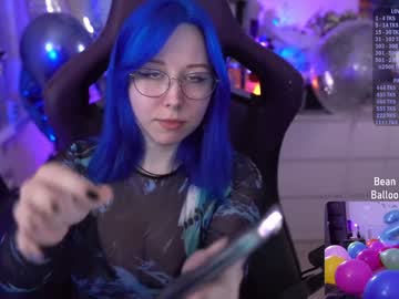 girl
        blue_mooncat cam image #5145209