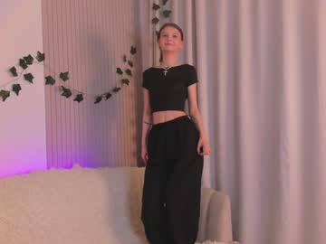 girl
        edithgalpin cam image #6061715