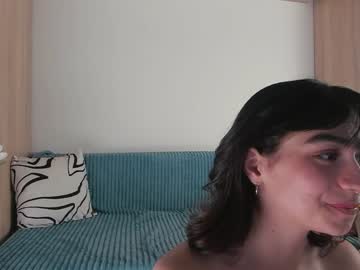 girl
        lovedonations cam image #2389512