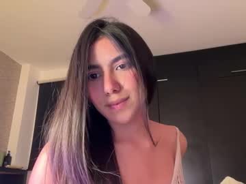 girl
        latinella cam image #6808339
