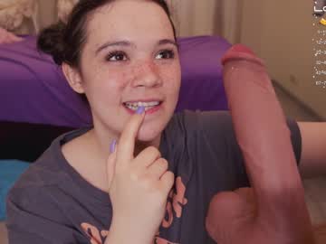 girl
        chery_lady22 cam image #1480635
