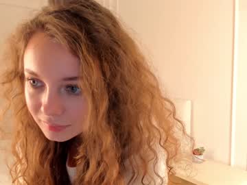girl
        landrycarney cam image #3052157