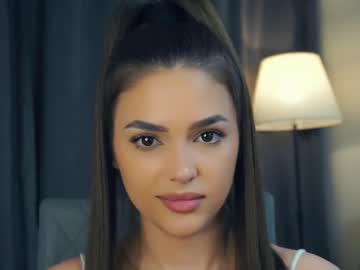 girl
        zarabeamer cam image #6805140