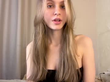 girl
        fflloowweerr cam image #5649866