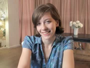 girl
        edlafollin cam image #6416544