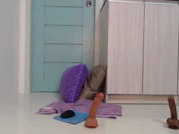 girl
        deliciouslatte cam image #2114689