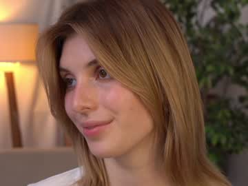 girl
        refined_style cam image #5343073