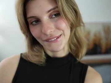 girl
        refined_style cam image #4964221