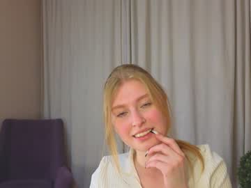 girl
        edytdevon cam image #4098538