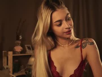 girl
        arielreal cam image #2292242