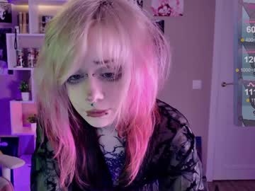 girl
        lollyshy__ cam image #5989813