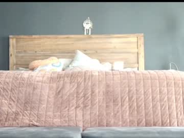 couple
        mssbb cam image #5896945