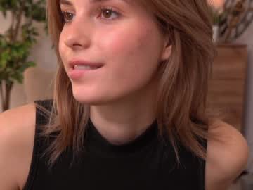 girl
        refined_style cam image #5185113