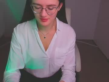 girl
        ketrin_pirsss cam image #5363409